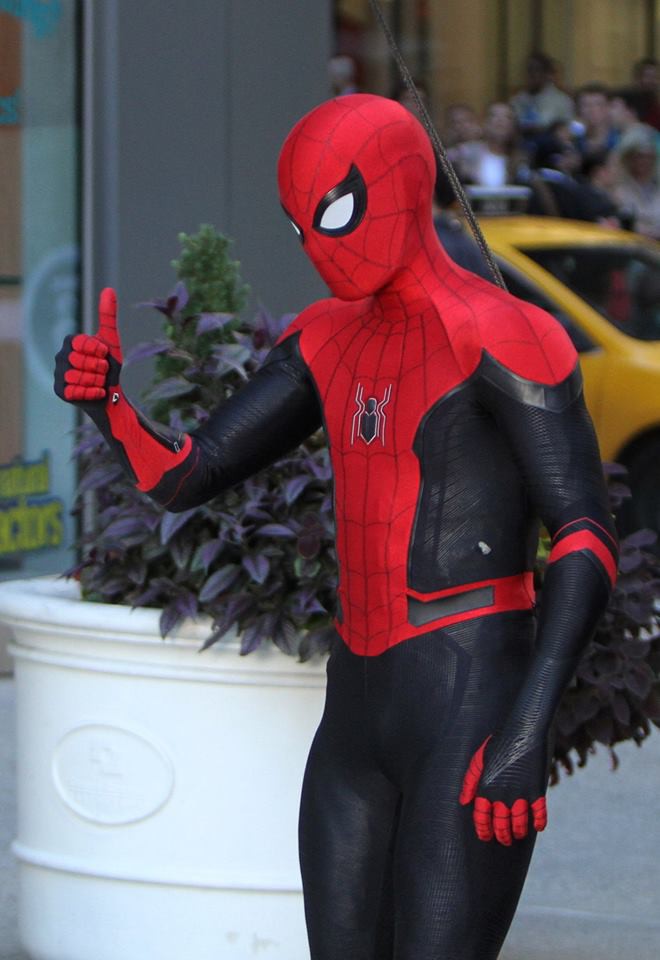 Bé Nhện Tom Holland khoe bộ giáp mới nhân dịp Spider-Man 2 đóng máy - Ảnh 14.