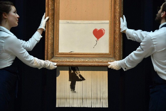 Tác giả của bức tranh 1,1 triệu USD tự hủy tại phiên đấu giá Sotheby đăng video giải thích - Ảnh 1.