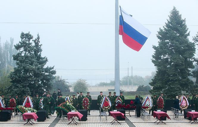 20.000 người dự tang lễ nạn nhân vụ xả súng kinh hoàng ở Crimea - Ảnh 1. 20.000 người dự tang lễ nạn nhân vụ xả súng kinh hoàng ở Crimea - Ảnh 1.