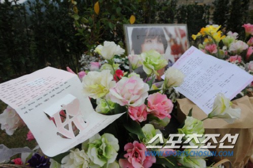Nhân lễ tưởng niệm 10 năm Choi Jin Sil tự tử, con gái xúc động: Mẹ à, mỗi ngày con đều nhớ mẹ dù biết mẹ luôn ở đó - Ảnh 6.