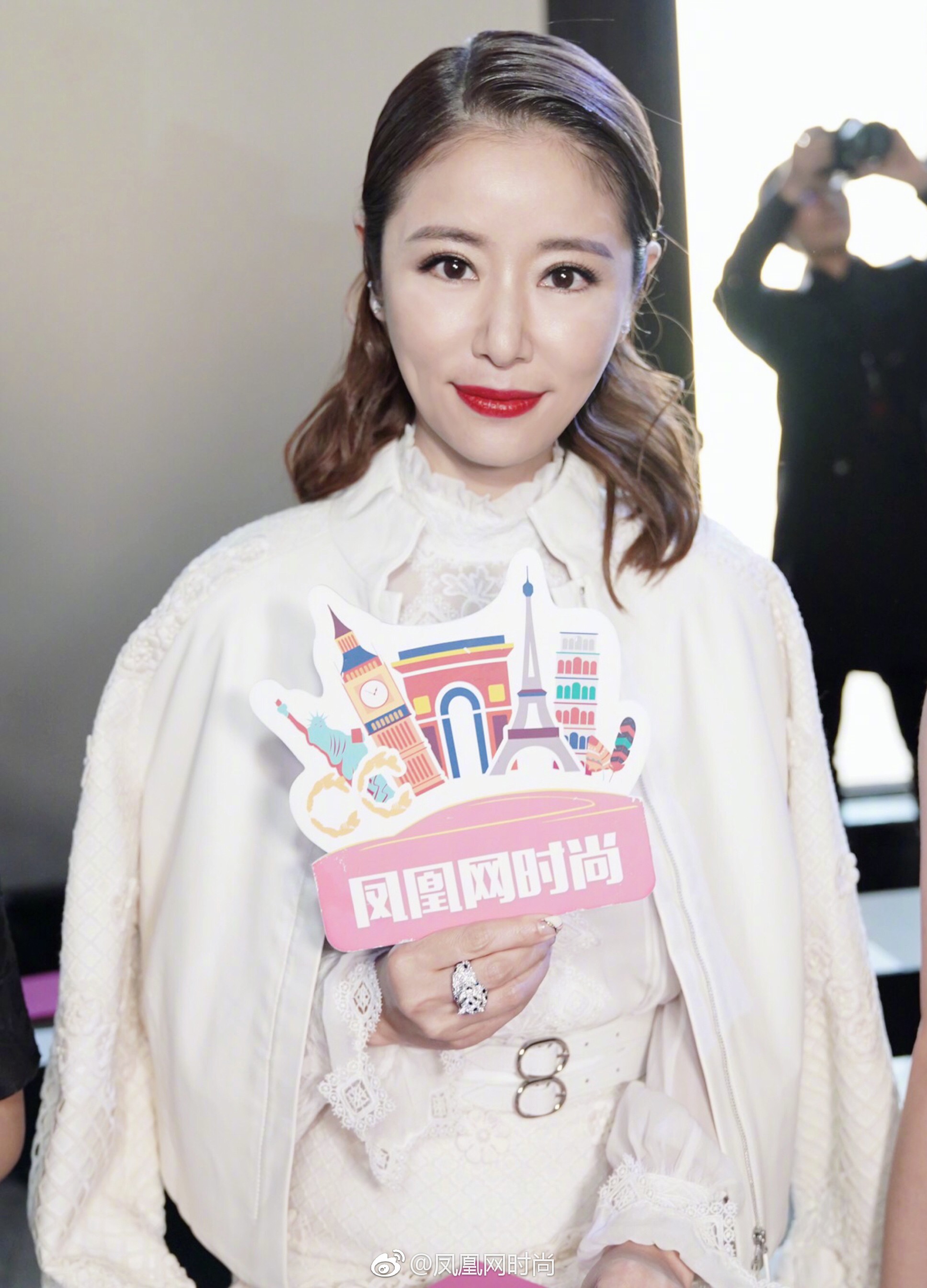Ngô Cẩn Ngôn bỗng bớt “sến”, Lâm Tâm Như và Xa Thi Mạn lại lép vế vì lối makeup không phù hợp 10 Ngô Cẩn Ngôn bỗng bớt “sến”, Lâm Tâm Như và Xa Thi Mạn lại lép vế vì lối makeup không phù hợp - Ảnh 9.
