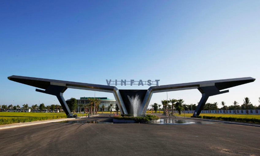 Reuters: Hãng sản xuất ô tô nội địa đầu tiên của Việt Nam Vinfast dốc sức cho một cuộc chơi lớn! - Ảnh 2.