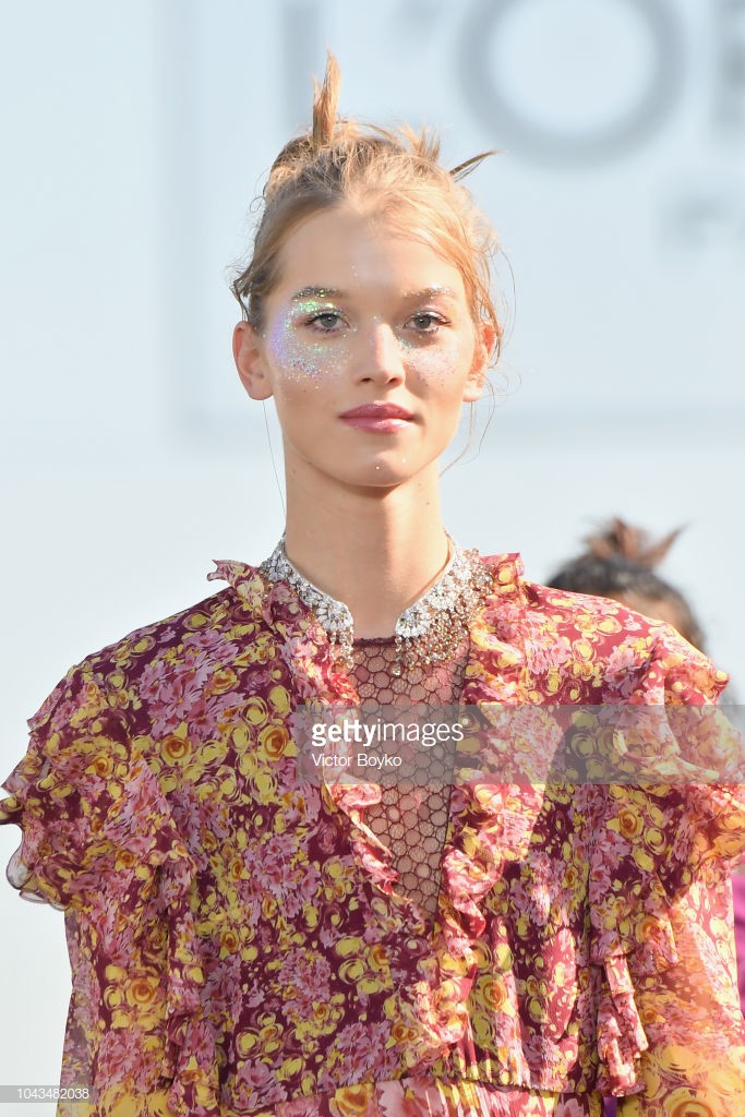 Từ show diễn Le Défilé tại PFW, bạn sẽ thấy có ít nhất 3 xu hướng makeup sẽ bùng nổ mạnh mẽ trong thời gian tới 10 Từ show diễn Le Défilé tại PFW, bạn sẽ thấy có ít nhất 3 xu hướng makeup sẽ bùng nổ mạnh mẽ trong thời gian tới - Ảnh 5.
