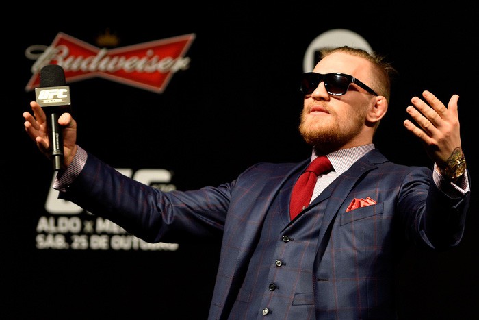 Ronaldo cày hùng hục cả năm không bằng Gã điên Conor McGregor đánh một trận tái xuất - Ảnh 1. Ronaldo cày hùng hục cả năm không bằng Gã điên Conor McGregor đánh một trận tái xuất - Ảnh 1.