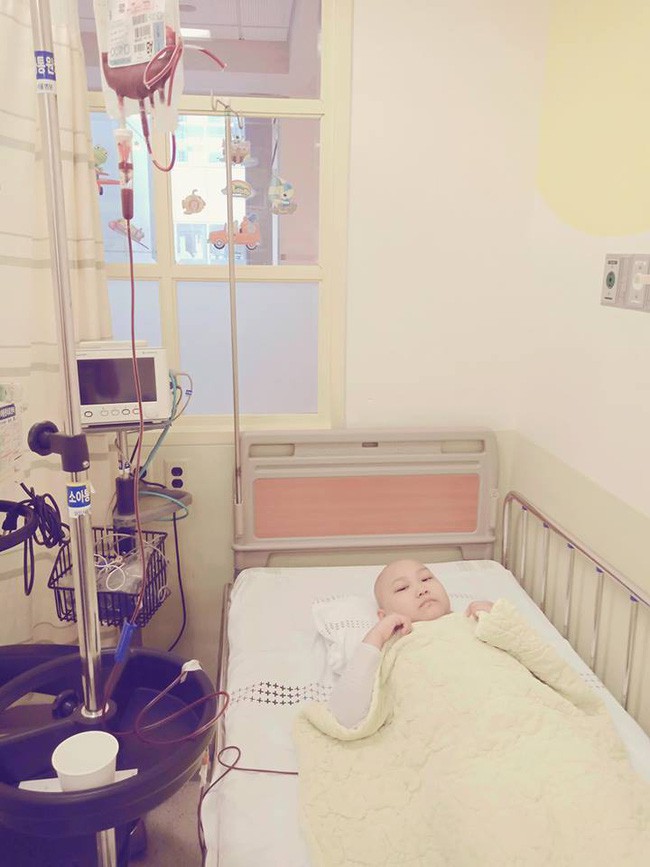 Chỉ sau một lần đau ch&acirc;n dữ dội, b&eacute; g&aacute;i H&agrave; Nội chưa từng biết đến bệnh viện đ&atilde; được ph&aacute;t hiện mắc bệnh m&aacute;u trắng - Ảnh 3.