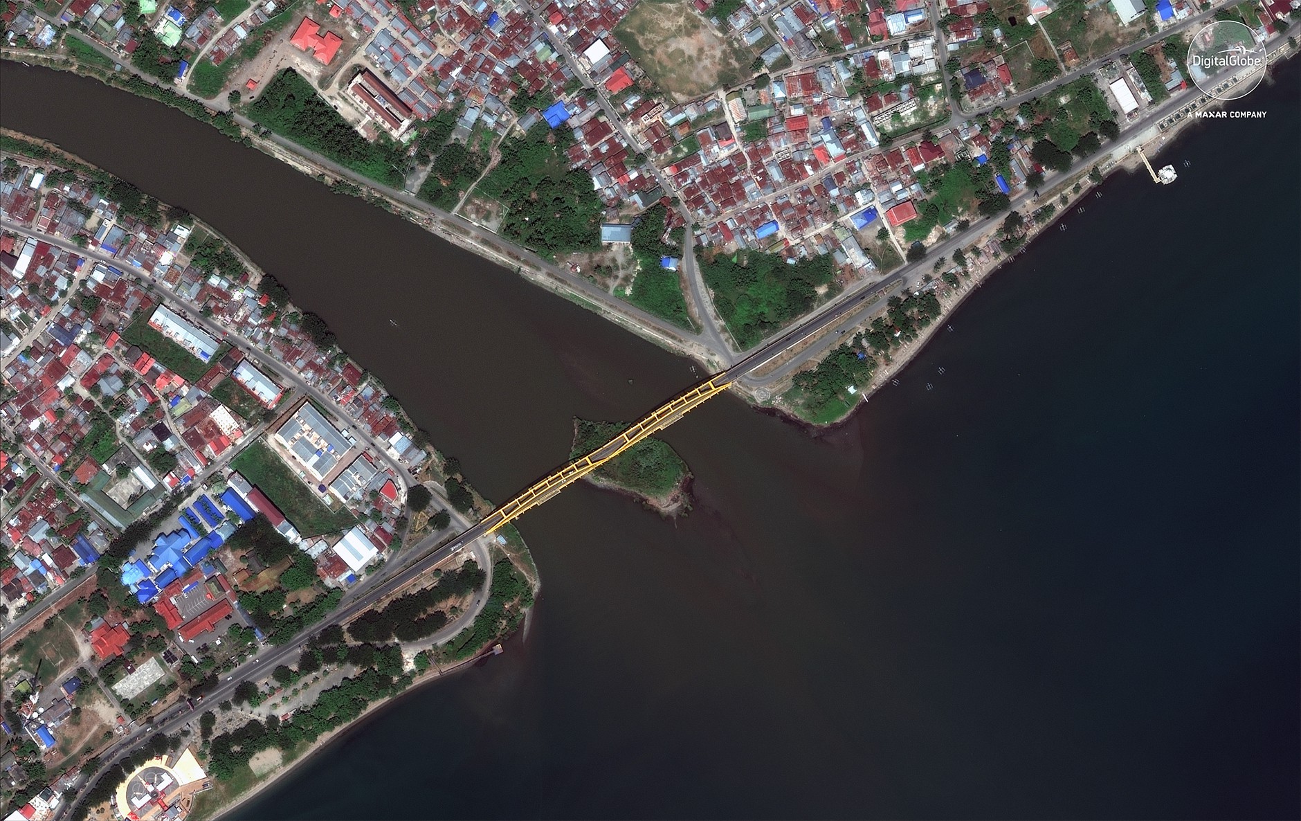 Bộ ảnh trước - sau này sẽ cho bạn thấy trận động đất khiến ít nhất 1.200 người chết ở Palu, Indonesia khủng khiếp như thế nào - Ảnh 6. Bộ ảnh trước - sau này sẽ cho bạn thấy trận động đất khiến ít nhất 1.200 người chết ở Palu, Indonesia khủng khiếp như thế nào - Ảnh 6.