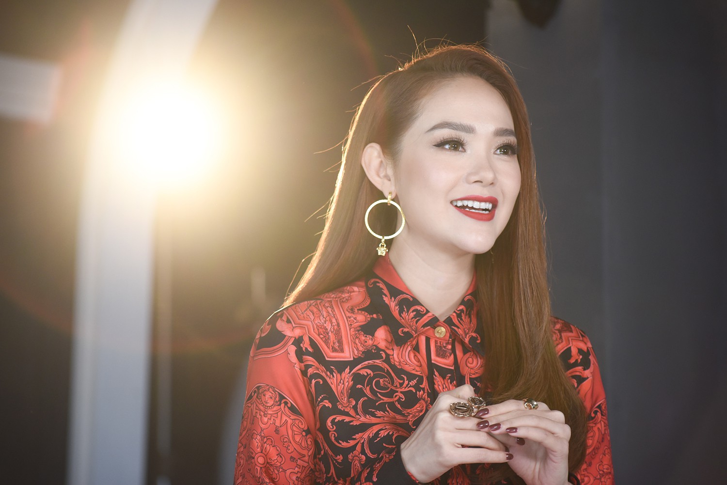 Minh Hằng nói gì khi bị thí sinh nhận xét là thiếu chuyên nghiệp, không nên làm HLV "The Face"? 3 Minh Hằng The Face 2018 bị thí sinh nhận xét là thiếu chuyên nghiệp - Ảnh 3.