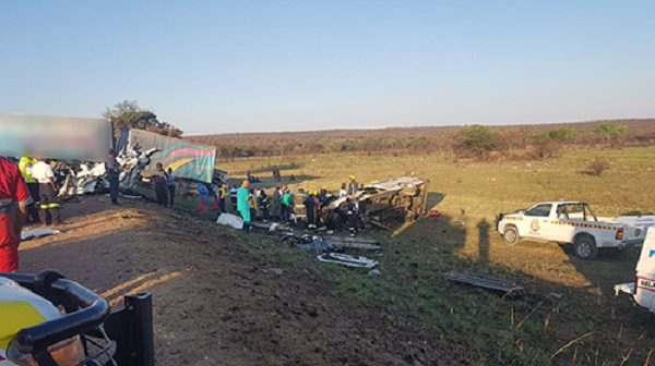 27 người thiệt mạng trong vụ tai nạn thảm khốc tại Nam Phi - Ảnh 1.