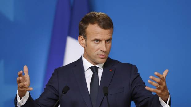 Tổng thống Pháp Macron lại hứng bão chỉ trích vì bình luận lạ về phụ nữ - Ảnh 1.