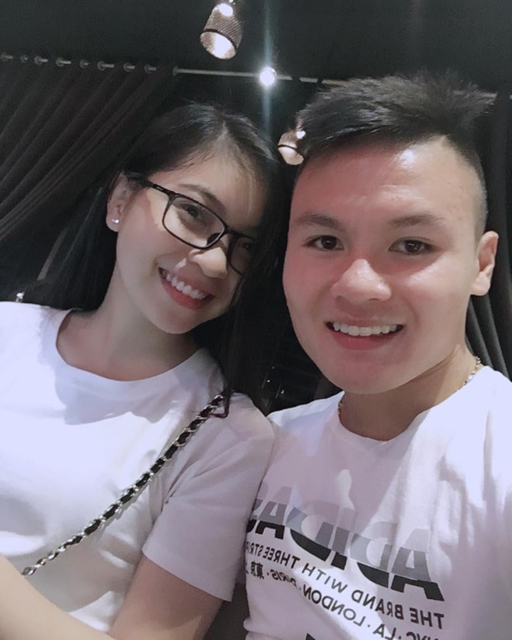 20/10 của dàn bạn gái U23: Người được tặng iPhone, người về tận nhà bạn trai tổ chức tiệc - Ảnh 8. 20/10 của dàn bạn gái U23: Người được tặng iPhone, người về tận nhà bạn trai tổ chức tiệc - Ảnh 8.