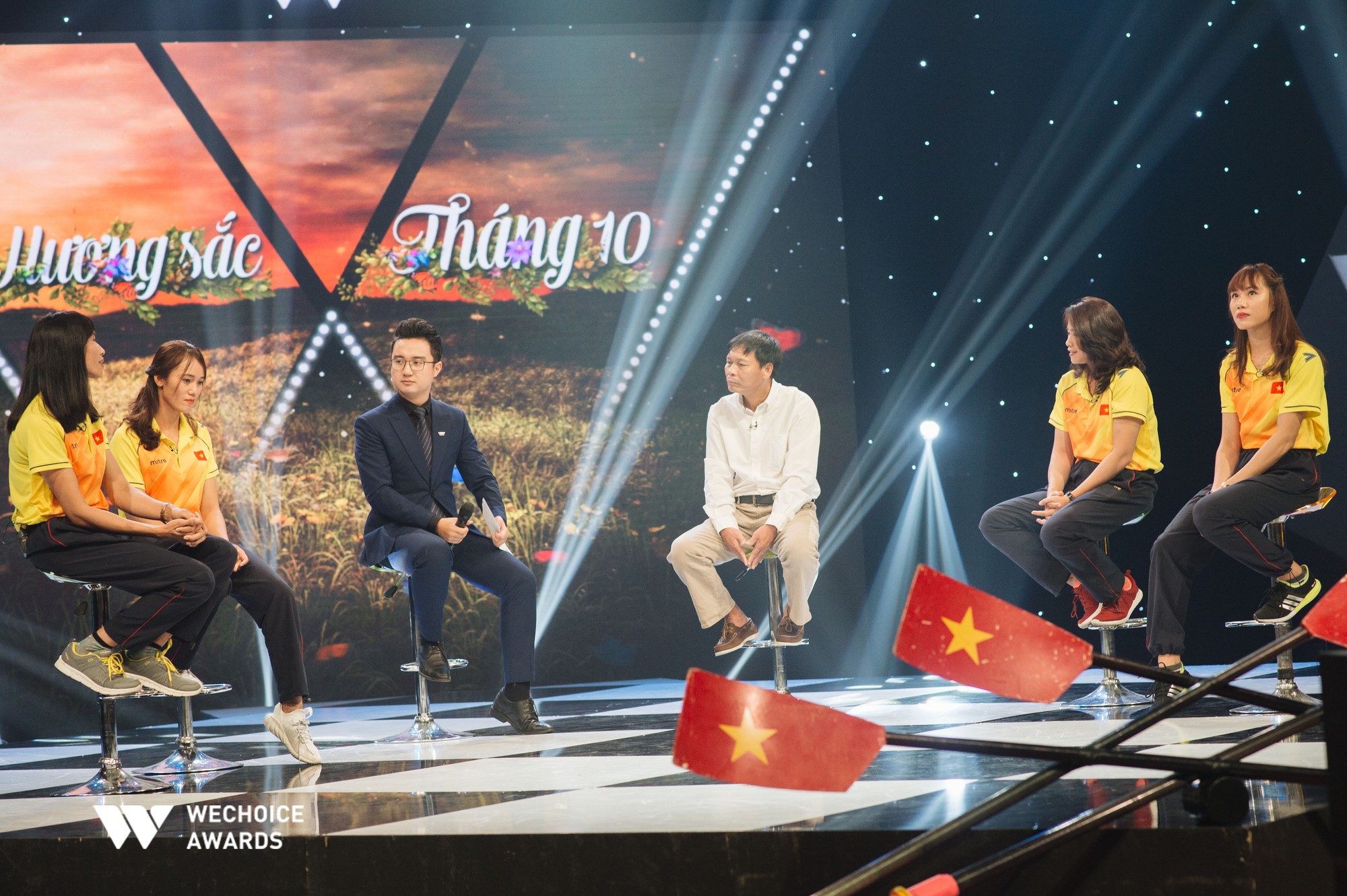 Hành trình truyền cảm hứng WeChoice Awards tháng 10: Vì mỗi người phụ nữ đều là một đóa hoa! - Ảnh 6. Hành trình truyền cảm hứng WeChoice Awards tháng 10: Vì mỗi người phụ nữ đều là một đóa hoa! - Ảnh 6.