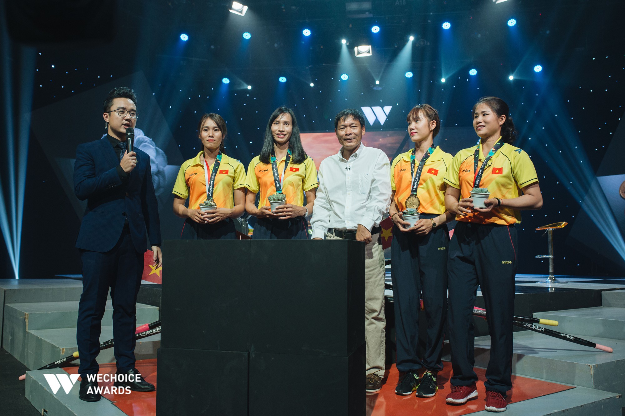 Hành trình truyền cảm hứng WeChoice Awards tháng 10: Vì mỗi người phụ nữ đều là một đóa hoa! - Ảnh 8. Hành trình truyền cảm hứng WeChoice Awards tháng 10: Vì mỗi người phụ nữ đều là một đóa hoa! - Ảnh 8.
