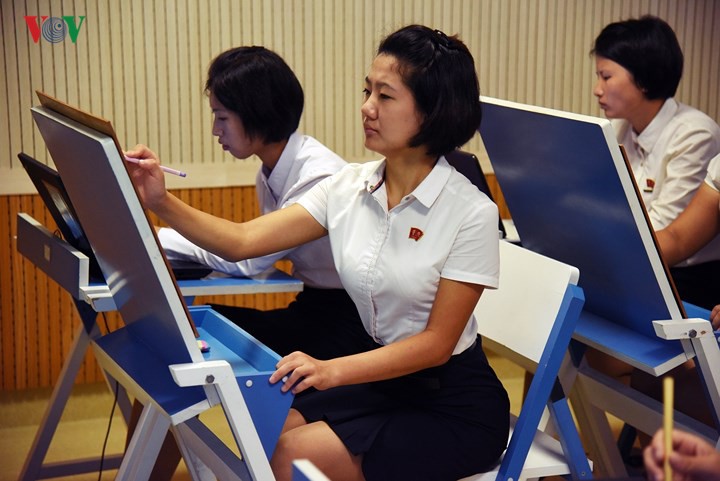Cận cảnh quy trình rèn giũa các cô giáo tương lai của Triều Tiên - Ảnh 11.