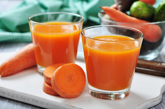 Những lợi ích không ngờ từ nước ép cà rốt mà khi ăn sống củ tươi cũng không làm được điều này - Ảnh 3.