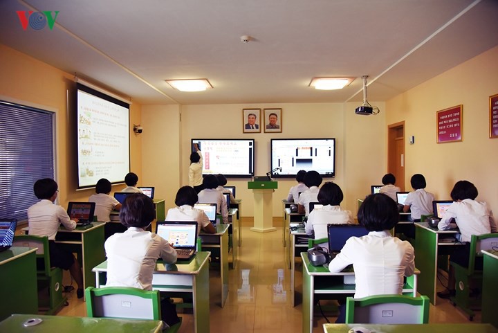 Cận cảnh quy trình rèn giũa các cô giáo tương lai của Triều Tiên - Ảnh 5.