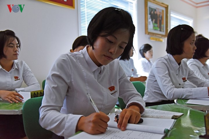 Cận cảnh quy trình rèn giũa các cô giáo tương lai của Triều Tiên - Ảnh 9.