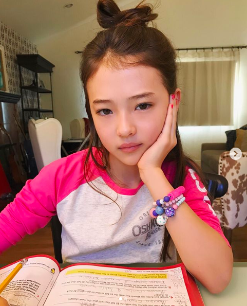 Song Hye Kyo phi&ecirc;n bản nh&iacute; mới 10 tuổi đ&atilde; c&oacute; hơn 1 triệu followers tr&ecirc;n MXH - Ảnh 5.