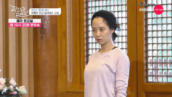 Chết cười với biểu cảm của mợ ngố Song Ji Hyo khi khổ sở tập yoga! - Ảnh 2.
