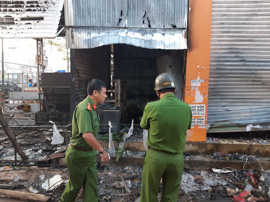 Hỏa hoạn thiêu rụi cửa hàng hoa, 2 người tử vong - Ảnh 4.