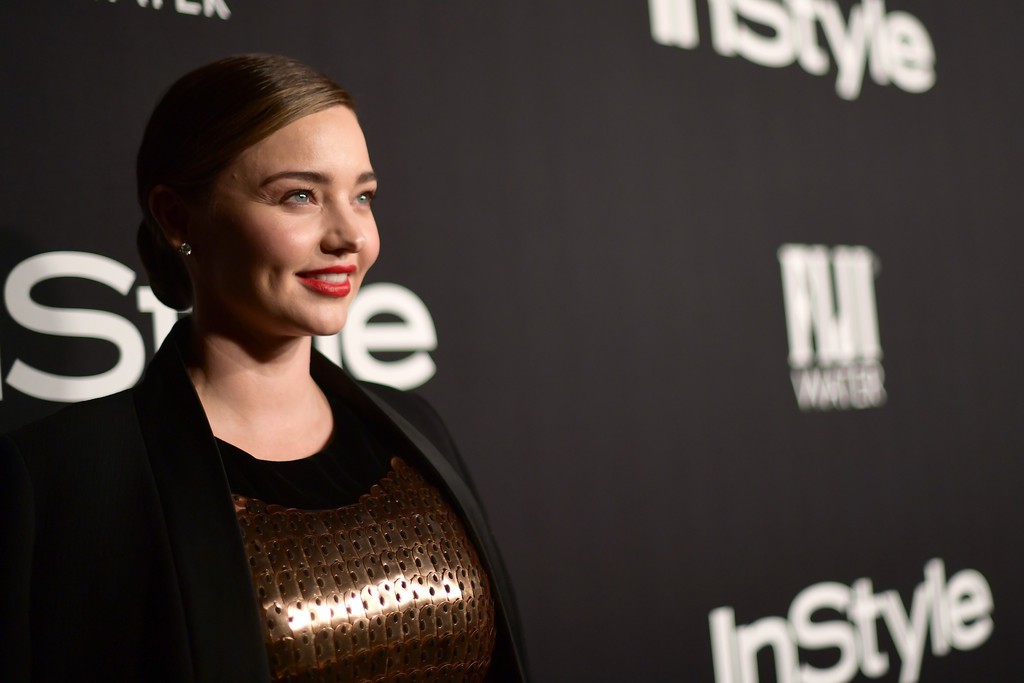 Lộ nếp nhăn nhưng nét mặt vẫn quá đẹp, Miranda Kerr đánh bật nhan sắc hàng loạt hoa hậu, siêu mẫu tại sự kiện - Ảnh 2. Lộ nếp nhăn nhưng nét mặt vẫn quá đẹp, Miranda Kerr đánh bật nhan sắc hàng loạt hoa hậu, siêu mẫu tại sự kiện - Ảnh 2.