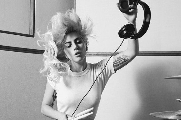 Album Joanne của Lady Gaga 2 năm trước: Bước chuyển mình từ cô nàng quái dị thành người nghệ sĩ trưởng thành - Ảnh 4.