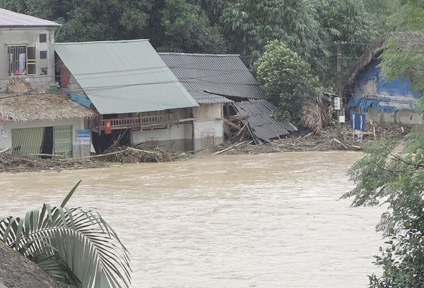 Lũ quét ở huyện Bảo Yên, Lào Cai: Gần 100 ngôi nhà bị sập, ngập nước - Ảnh 1.