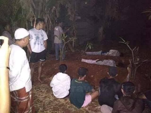 Giả ma dọa dân làng, 2 thanh niên vừa bị bắt ra nghĩa trang nằm ngủ cả đêm cho chừa thói đùa dai - Ảnh 4. Giả ma dọa dân làng, 2 thanh niên vừa bị bắt ra nghĩa trang nằm ngủ cả đêm cho chừa thói đùa dai - Ảnh 4.