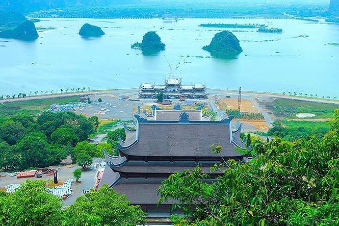 Cận cảnh thiên thạch 600.000USD và ngôi chùa lớn nhất Việt Nam - Ảnh 4. Cận cảnh thiên thạch 600.000USD và ngôi chùa lớn nhất Việt Nam - Ảnh 4.