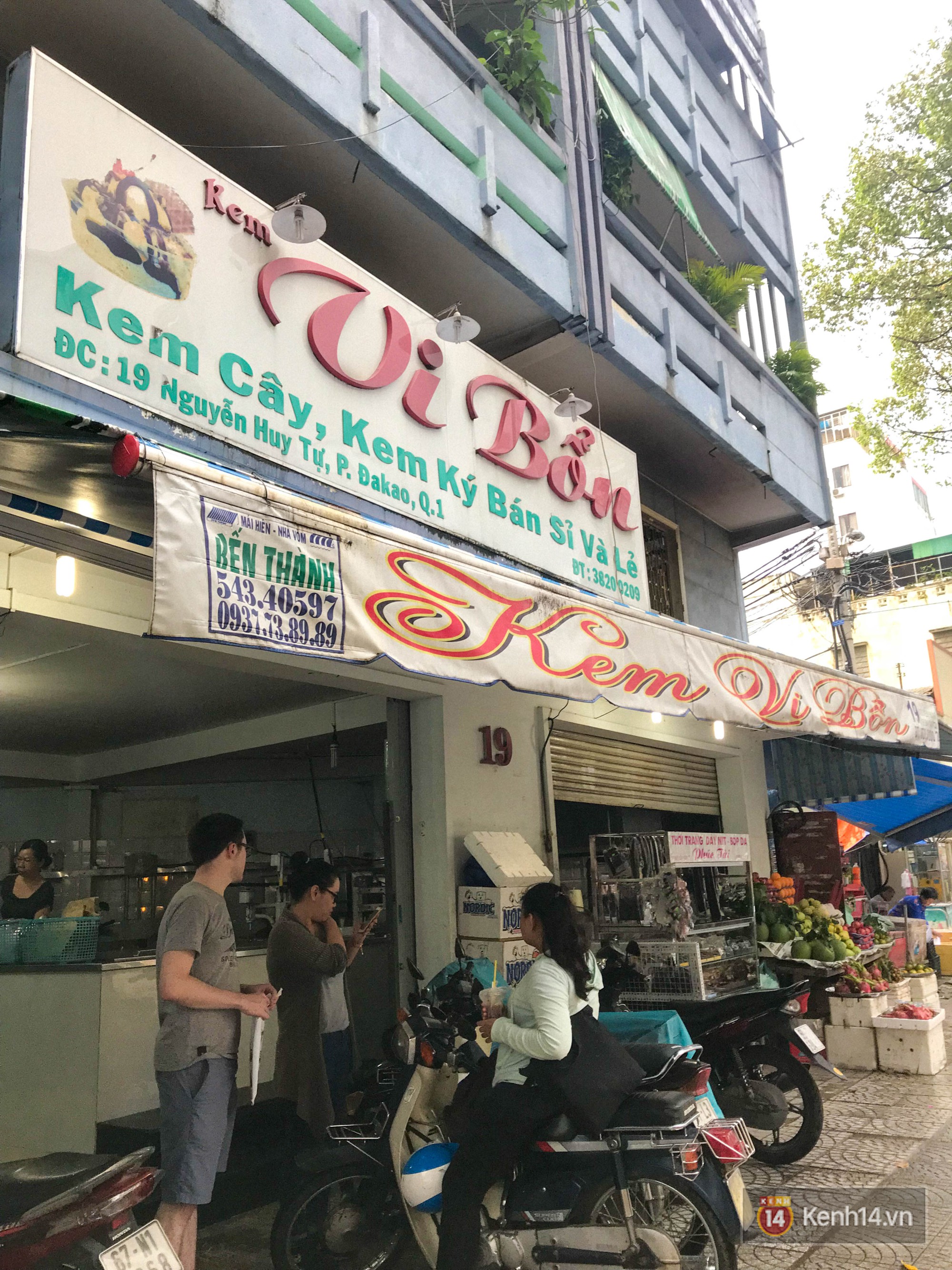 Kí ức tuổi thơ ùa về chỉ bằng một que kem giá 4k hiếm có khó tìm ở Sài Gòn - Ảnh 2. Kí ức tuổi thơ ùa về chỉ bằng một que kem giá 4k hiếm có khó tìm ở Sài Gòn - Ảnh 2.