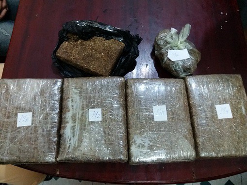 Cần sa: Đối tượng mang 4 bánh cần sa đi tiêu thụ bị bắt ở Hà Tĩnh - Ảnh 2. Cần sa: Đối tượng mang 4 bánh cần sa đi tiêu thụ bị bắt ở Hà Tĩnh - Ảnh 2.