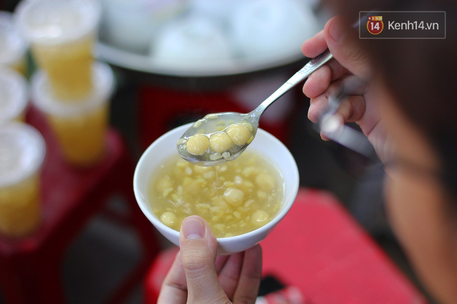 Ở Hải Phòng có một quán chè đỗ xanh độc nhất vô nhị đã tồn tại 40 năm, đố bạn tìm ra nơi nào khác bán - Ảnh 2. Ở Hải Phòng có một quán chè đỗ xanh độc nhất vô nhị đã tồn tại 40 năm, đố bạn tìm ra nơi nào khác bán - Ảnh 2.