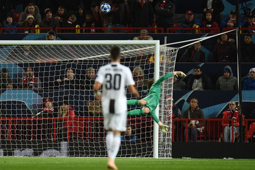 Ronaldo muôn năm! Ronaldo muôn năm!: Xúc động trước cảnh fan MU tri ân Ronaldo, con quái vật mà họ đã tạo ra - Ảnh 8.