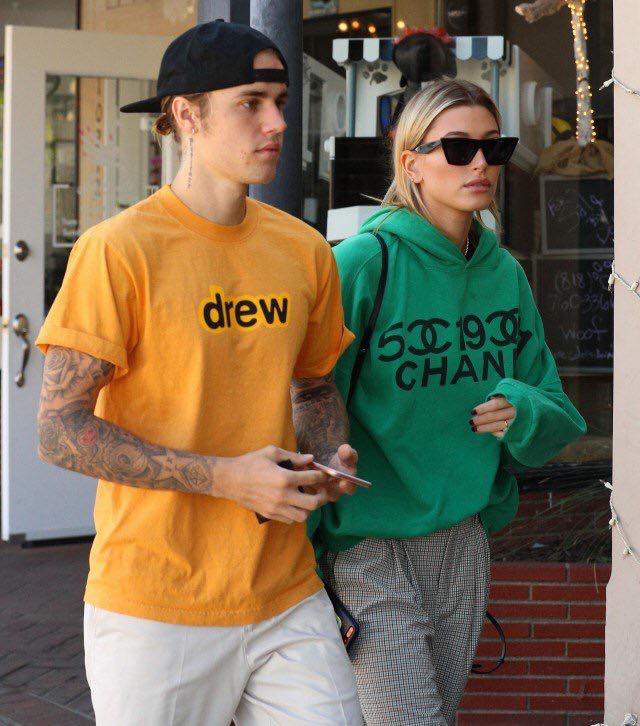 Justin Bieber đ&atilde; trở lại: sạch sẽ, bảnh bao, mỗi tội qu&ecirc;n k&eacute;o kho&aacute; quần - Ảnh 8.