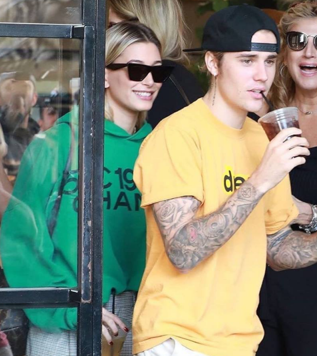 Justin Bieber đ&atilde; trở lại: sạch sẽ, bảnh bao, mỗi tội qu&ecirc;n k&eacute;o kho&aacute; quần - Ảnh 2.