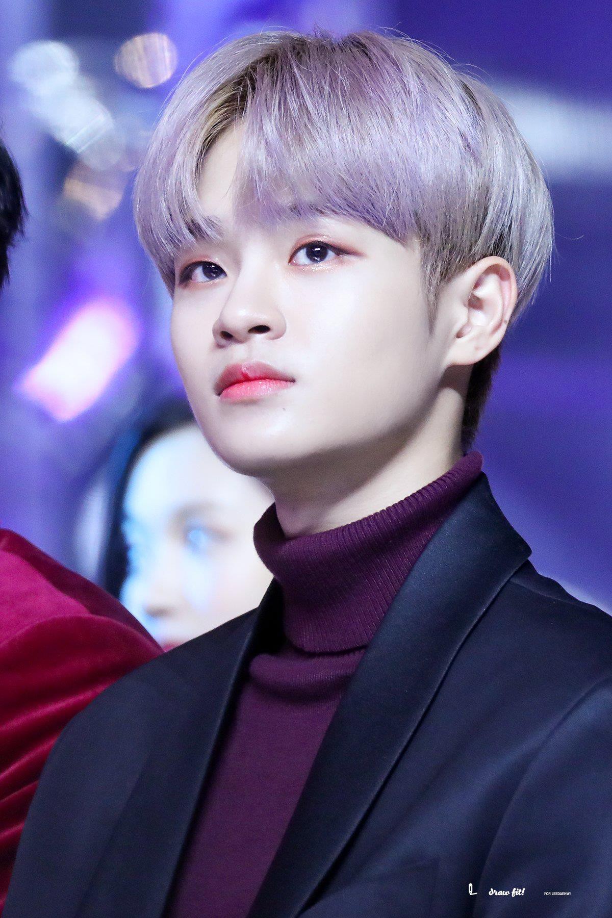Tưởng xoàng xoàng nhưng thành viên Wanna One này lại tài năng không tưởng - Ảnh 2. Tưởng xoàng xoàng nhưng thành viên Wanna One này lại tài năng không tưởng - Ảnh 2.
