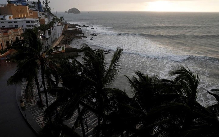 Ảnh: Người Mexico đi tránh bão nằm la liệt tại các trung tâm sơ tán - Ảnh 1. Ảnh: Người Mexico đi tránh bão nằm la liệt tại các trung tâm sơ tán - Ảnh 1.