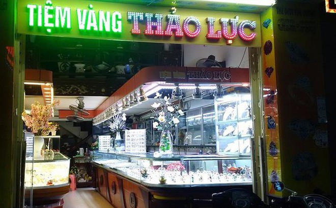 Từ vụ anh thợ điện bị phạt 90 triệu v&igrave; đổi 100 USD: Người d&acirc;n được b&aacute;n ngoại tệ ở đ&acirc;u? - Ảnh 1.