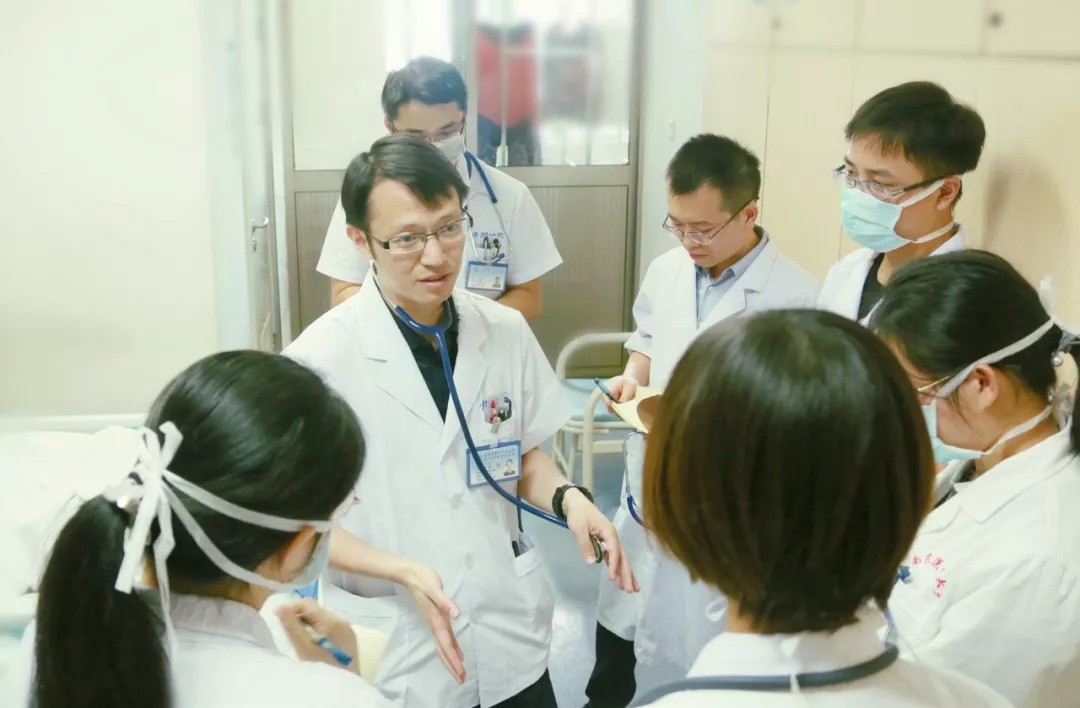 Chàng trai 28 tuổi mắc bệnh thuyên tắc phổi vì thói quen mà hầu hết dân văn phòng đều mắc phải - Ảnh 3. Chàng trai 28 tuổi mắc bệnh thuyên tắc phổi vì thói quen mà hầu hết dân văn phòng đều mắc phải - Ảnh 3.