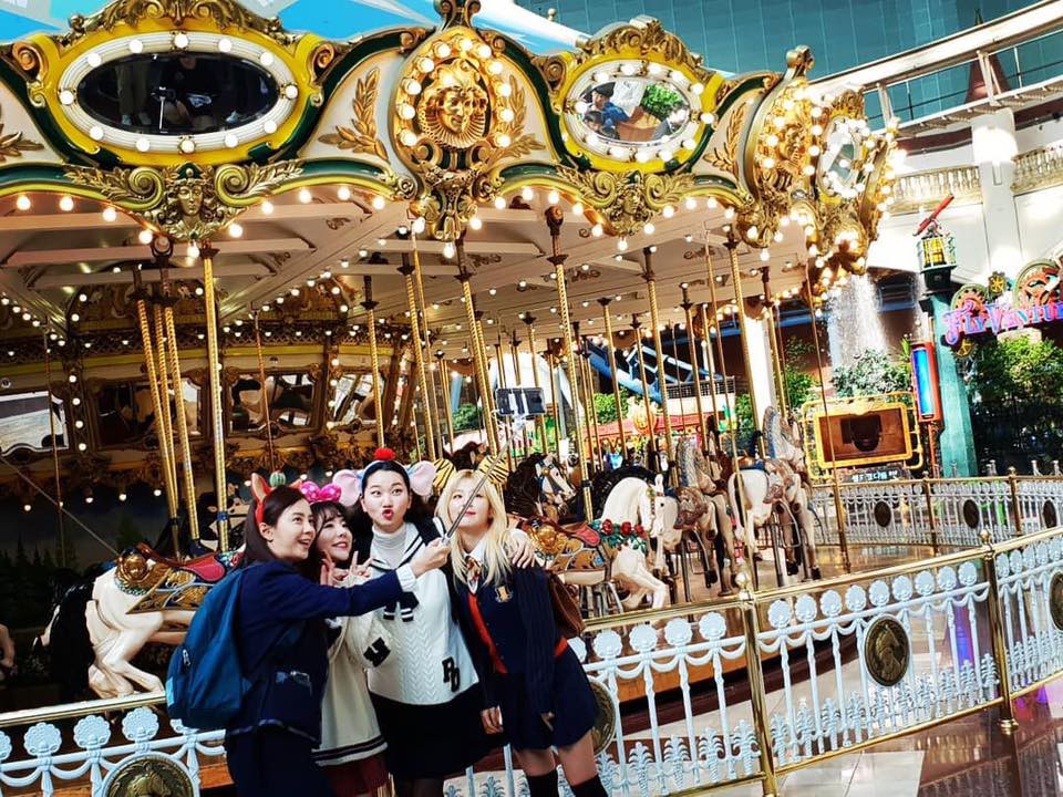 Sunny (SNSD) lộ làn da lấm tấm mụn, đọ độ trẻ trung không tuổi cùng Song Ji Hyo trong show mới - Ảnh 2. Sunny (SNSD) lộ làn da lấm tấm mụn, đọ độ trẻ trung không tuổi cùng Song Ji Hyo trong show mới - Ảnh 2.