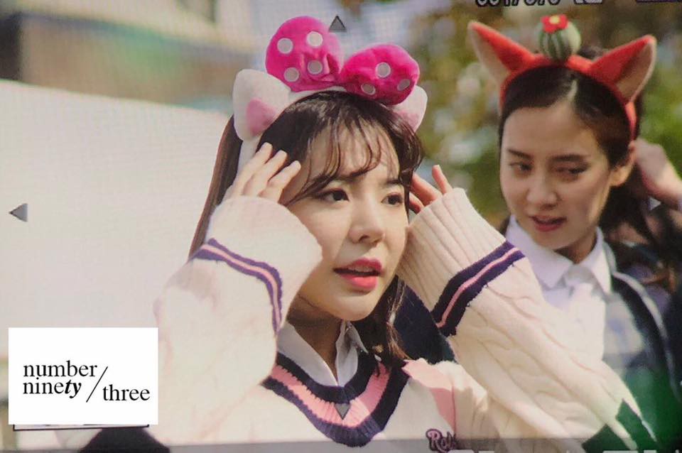 Sunny (SNSD) lộ làn da lấm tấm mụn, đọ độ trẻ trung không tuổi cùng Song Ji Hyo trong show mới - Ảnh 4. Sunny (SNSD) lộ làn da lấm tấm mụn, đọ độ trẻ trung không tuổi cùng Song Ji Hyo trong show mới - Ảnh 4.