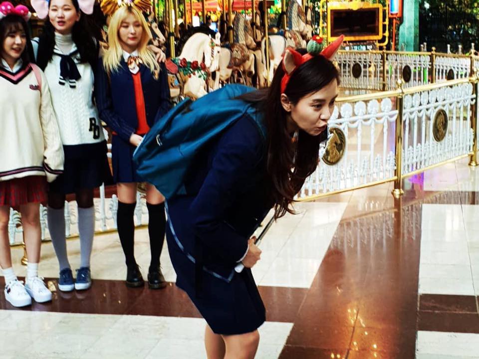Sunny (SNSD) lộ làn da lấm tấm mụn, đọ độ trẻ trung không tuổi cùng Song Ji Hyo trong show mới - Ảnh 1. Sunny (SNSD) lộ làn da lấm tấm mụn, đọ độ trẻ trung không tuổi cùng Song Ji Hyo trong show mới - Ảnh 1.