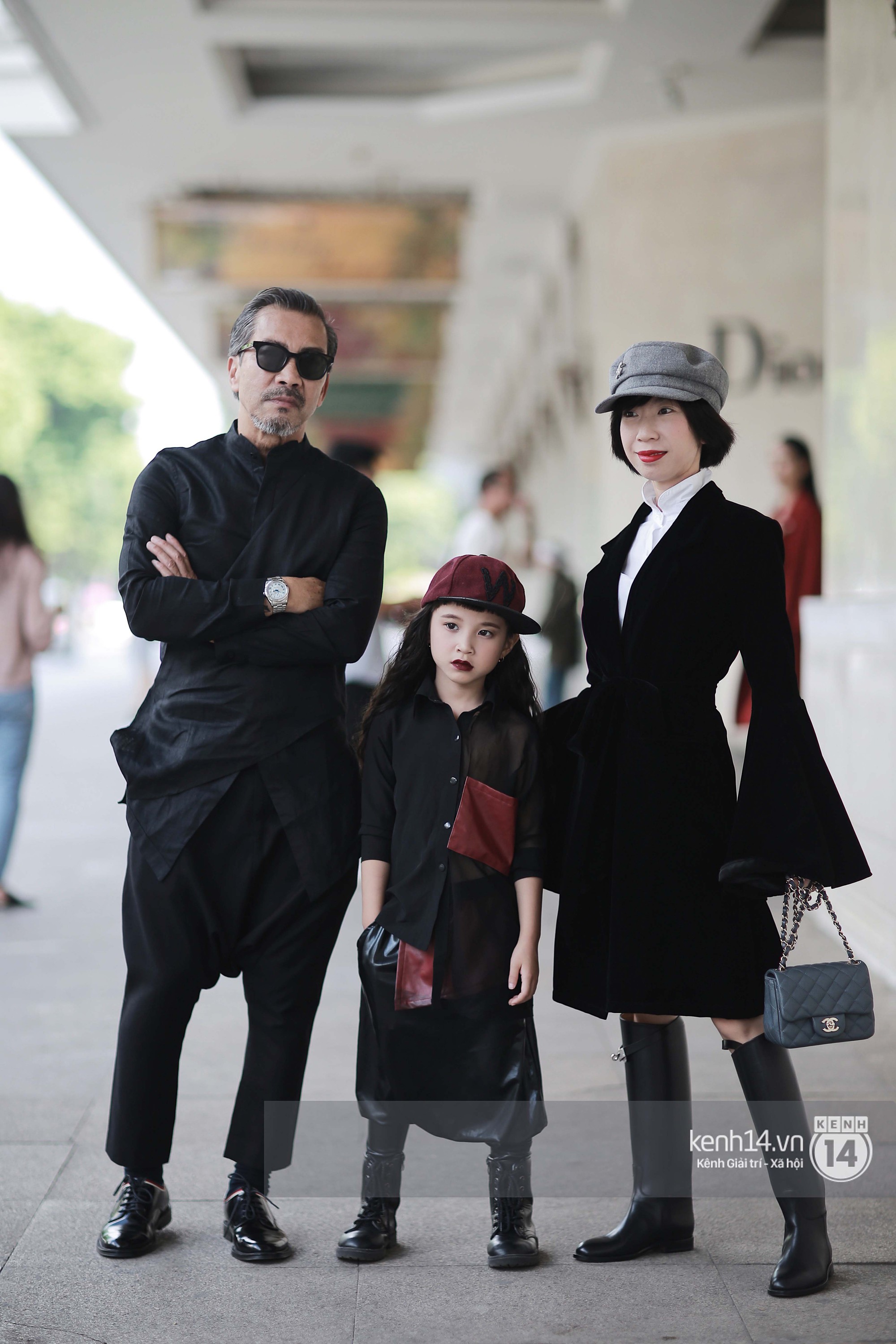Street style VIFW ngày 3: Áo mưa, khăn quàng đỏ được các bạn trẻ trưng dụng, có người còn khiến bạn nghĩ đến Diên Hi Công Lược - Ảnh 14. Street style VIFW ngày 3: Áo mưa, khăn quàng đỏ được các bạn trẻ trưng dụng, có người còn khiến bạn nghĩ đến Diên Hi Công Lược - Ảnh 14.