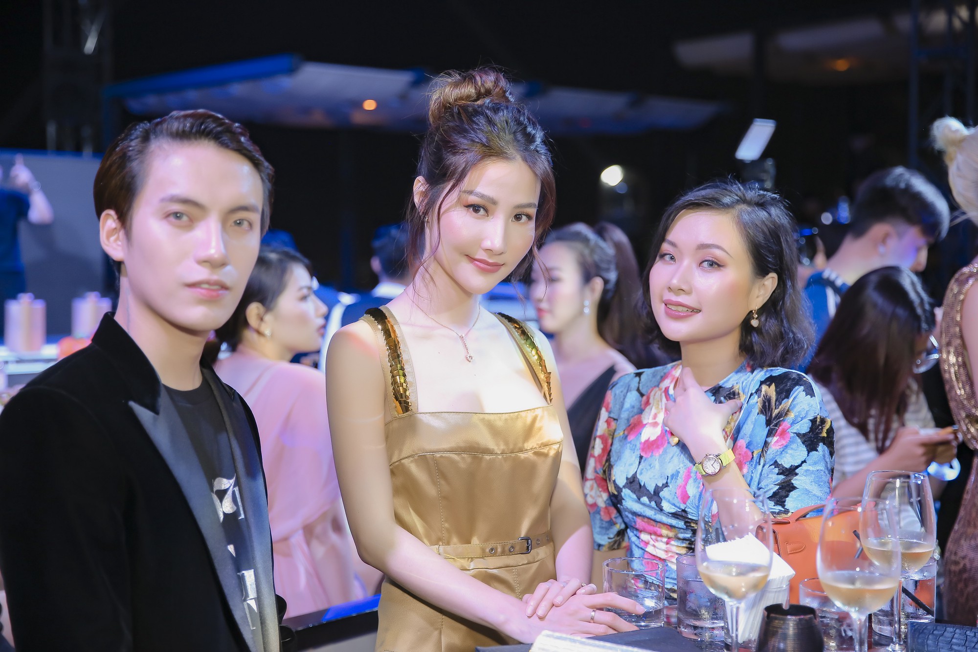 Đại chiến vòng 1: Chi Pu thắng lớn trước Jolie Nguyễn, Salim và Quỳnh Anh Shyn trong sự kiện thời trang - Ảnh 16. Đại chiến vòng 1: Chi Pu thắng lớn trước Jolie Nguyễn, Salim và Quỳnh Anh Shyn trong sự kiện thời trang - Ảnh 16.