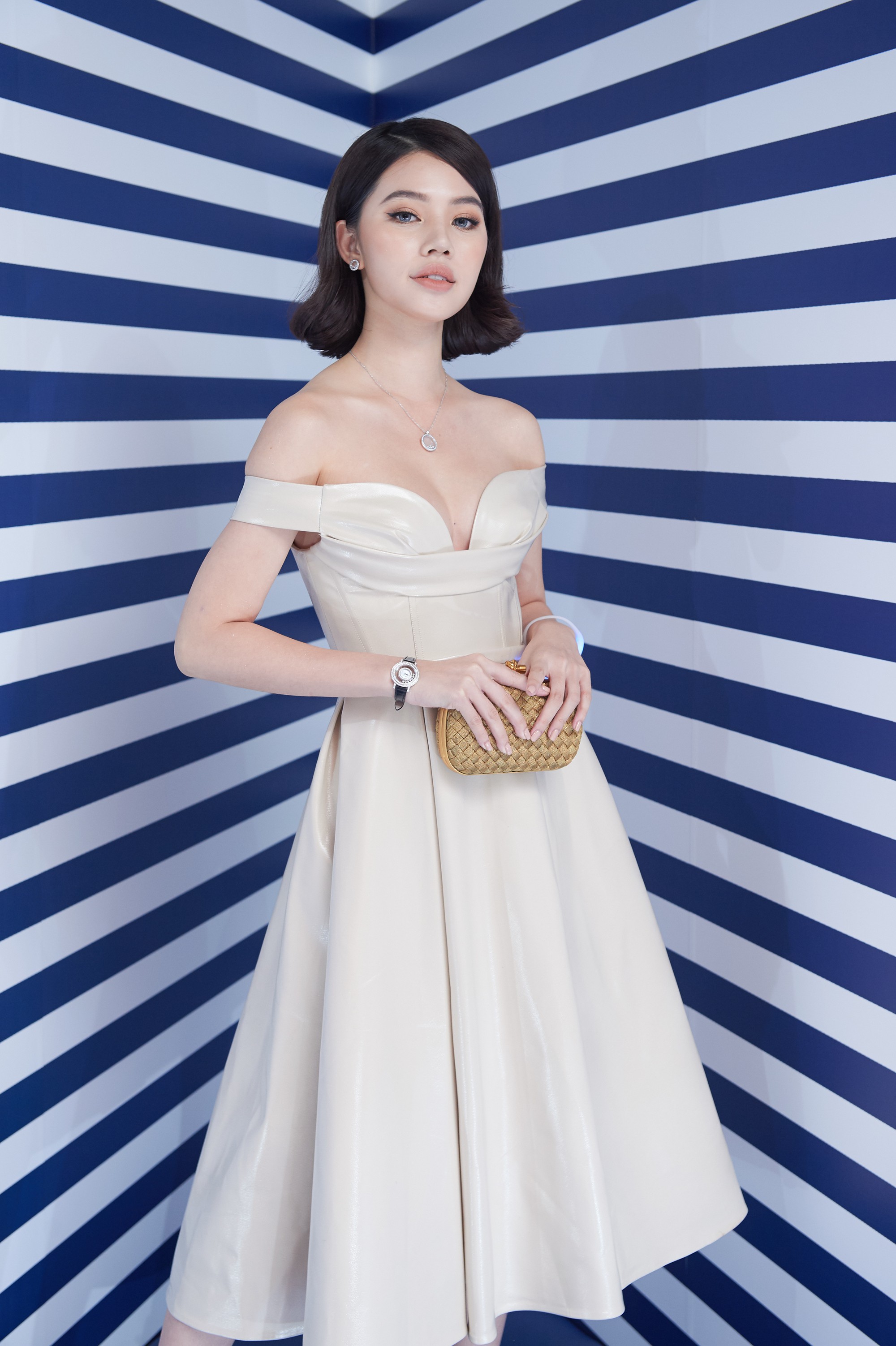 Đại chiến vòng 1: Chi Pu thắng lớn trước Jolie Nguyễn, Salim và Quỳnh Anh Shyn trong sự kiện thời trang - Ảnh 6. Đại chiến vòng 1: Chi Pu thắng lớn trước Jolie Nguyễn, Salim và Quỳnh Anh Shyn trong sự kiện thời trang - Ảnh 6.