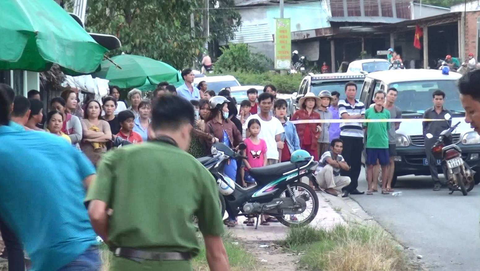Âm mưu ra đầu thú sau 2 vụ cướp nhỏ để che giấu tội ác tày trời, đối tượng giết nữ chủ quán cafe không ngờ bị vạch trần nhanh đến vậy - Ảnh 2. Âm mưu ra đầu thú sau 2 vụ cướp nhỏ để che giấu tội ác tày trời, đối tượng giết nữ chủ quán cafe không ngờ bị vạch trần nhanh đến vậy - Ảnh 2.