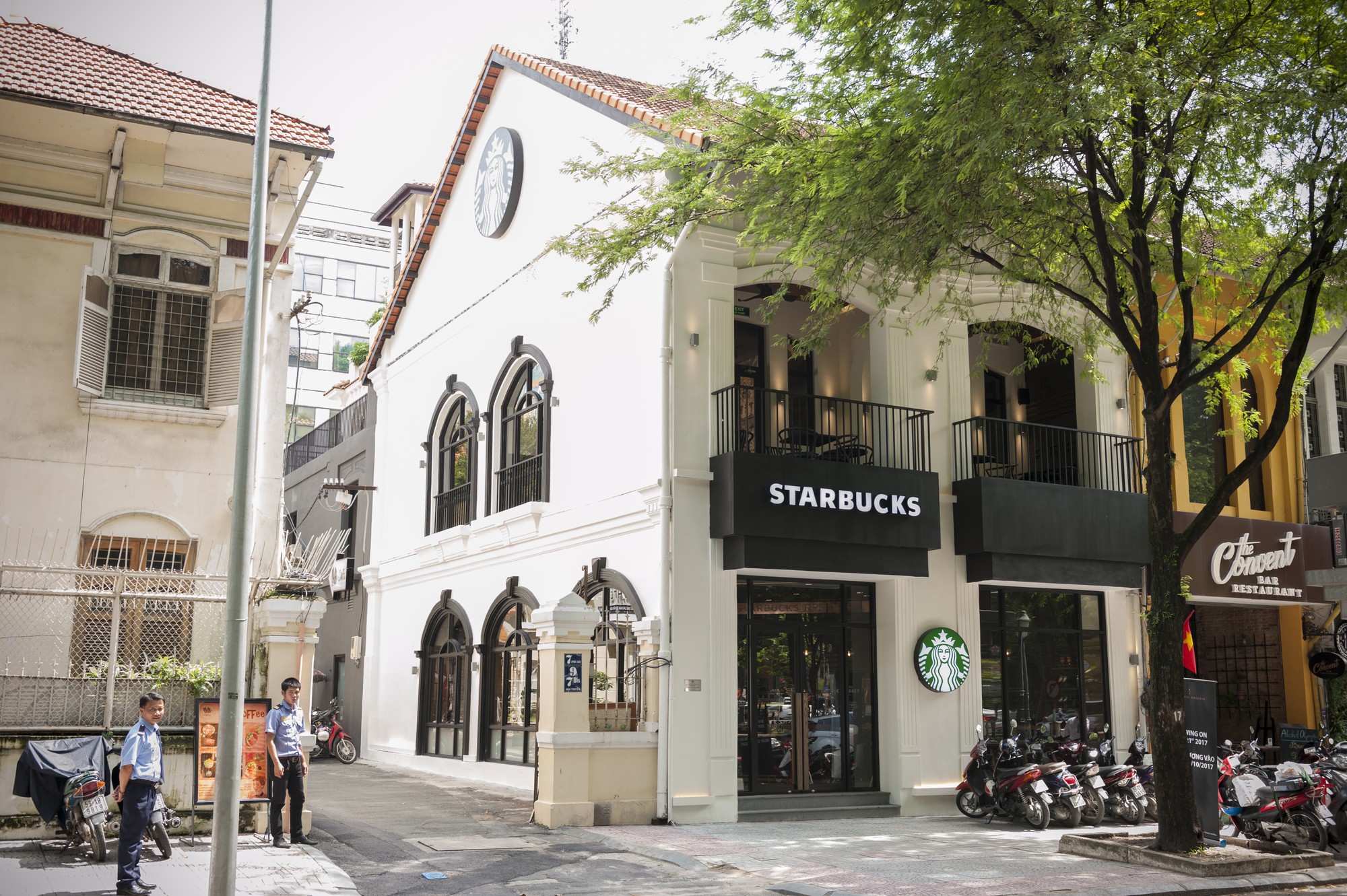 Khách mất Macbook gần 40 triệu tại cửa hàng Starbucks ở Sài Gòn, Giám đốc truyền thông lên tiếng: Chúng tôi không cố tình bao che kẻ trộm - Ảnh 1.
