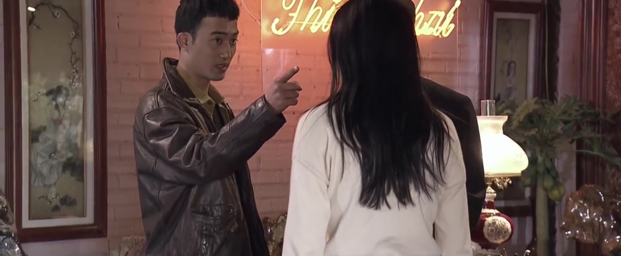 Những bí kíp sinh tồn nằm trong lòng bàn tay mà biên kịch nhất quyết không cho nhân vật của Quỳnh Búp Bê sử dụng - Ảnh 4.