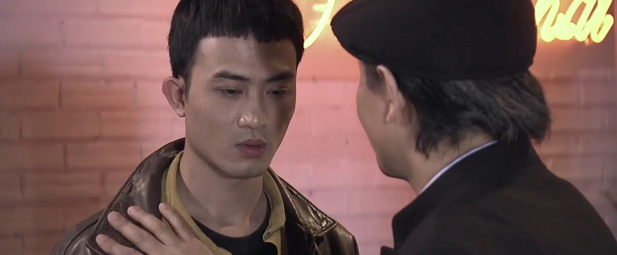 Những bí kíp sinh tồn nằm trong lòng bàn tay mà biên kịch nhất quyết không cho nhân vật của Quỳnh Búp Bê sử dụng - Ảnh 3.