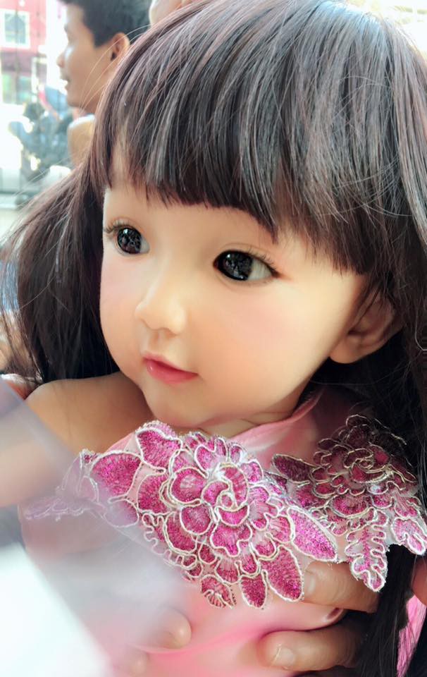 Bé gái có gương mặt xinh như búp bê Barbie trở thành ngôi sao MXH Thái Lan - Ảnh 8.