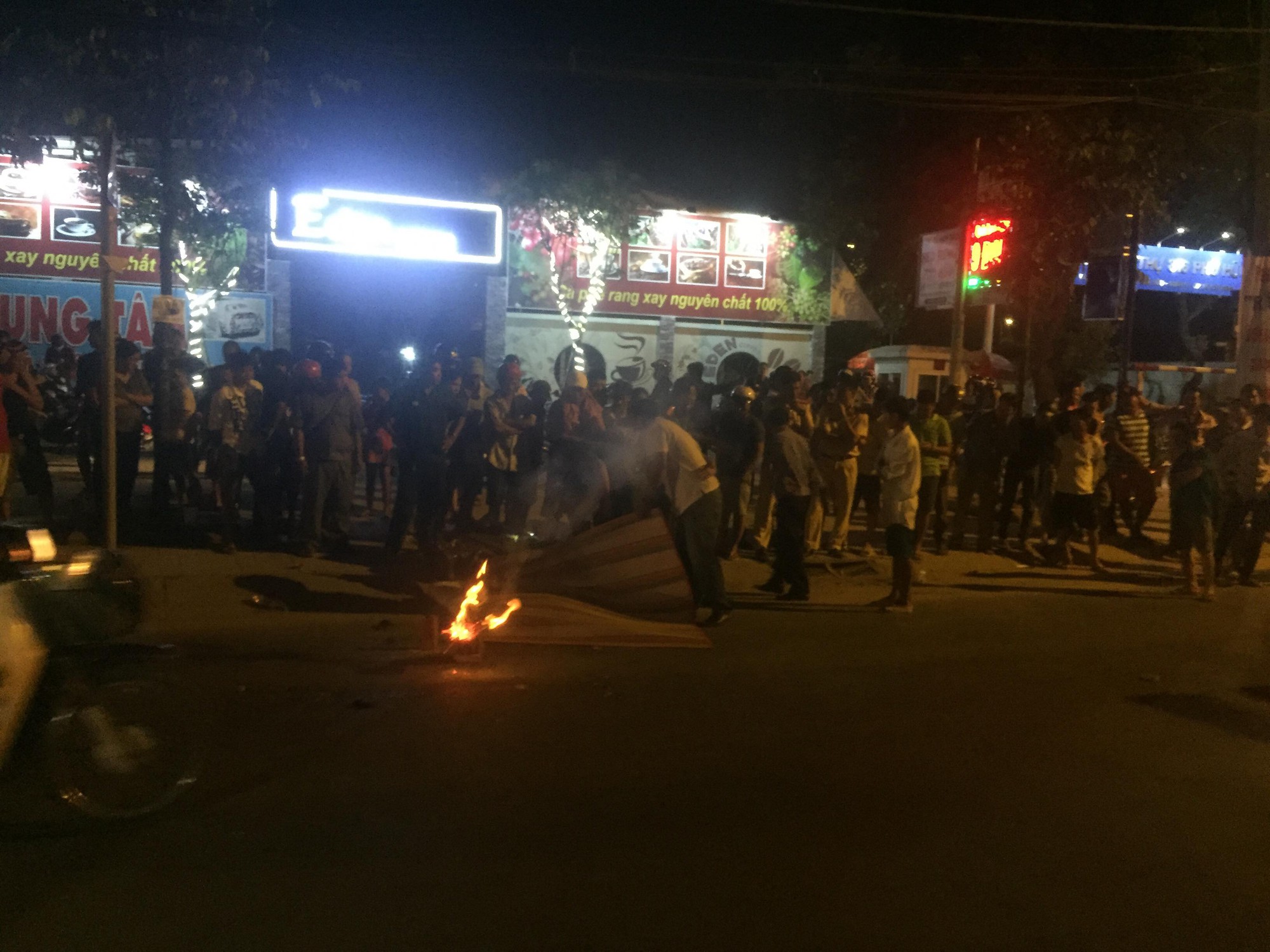 Xe container cán người đàn ông tử vong rồi bỏ trốn ở Sài Gòn - Ảnh 2.